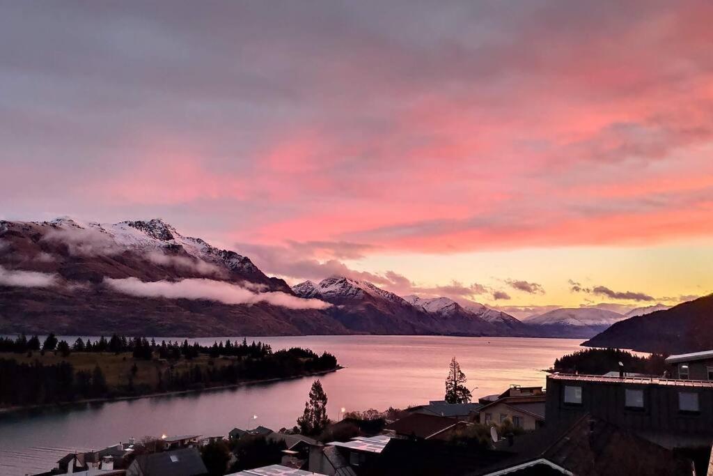 Lovely Apartment- Amazing Lake & Mountain Views Queenstown Extérieur photo