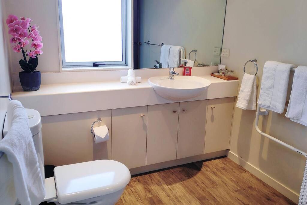 Lovely Apartment- Amazing Lake & Mountain Views Queenstown Extérieur photo